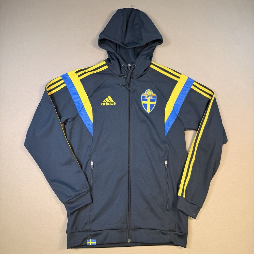 NWOT SWEDEN 2013 FOOTBAL SOCCER SQUAD HOODED SWEATSHIRT ADIDAS D83797 sz S MEN